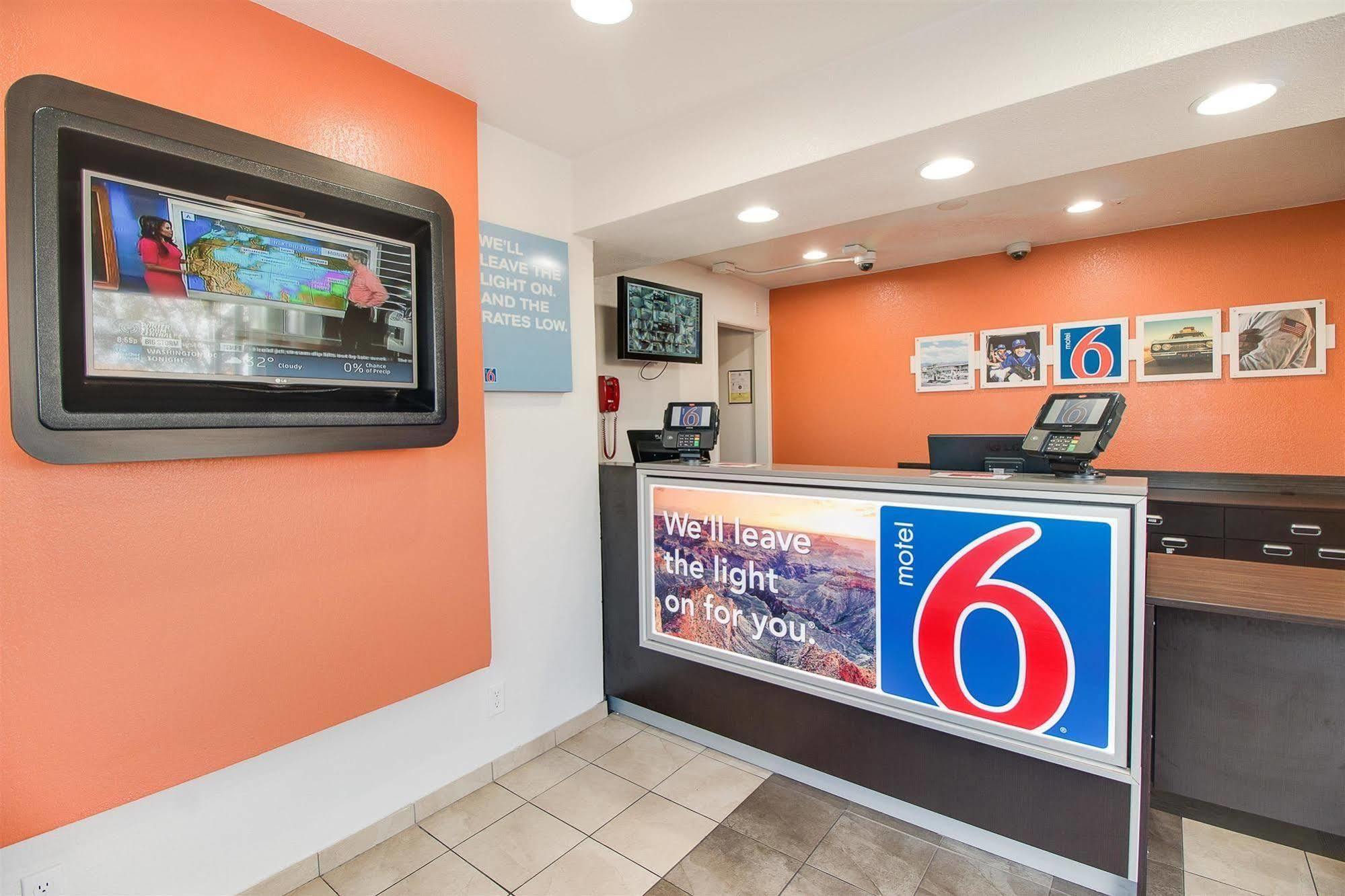 Motel 6-Phoenix, Az - East エクステリア 写真