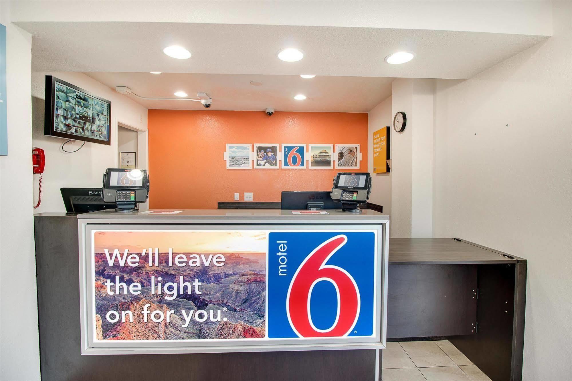 Motel 6-Phoenix, Az - East エクステリア 写真