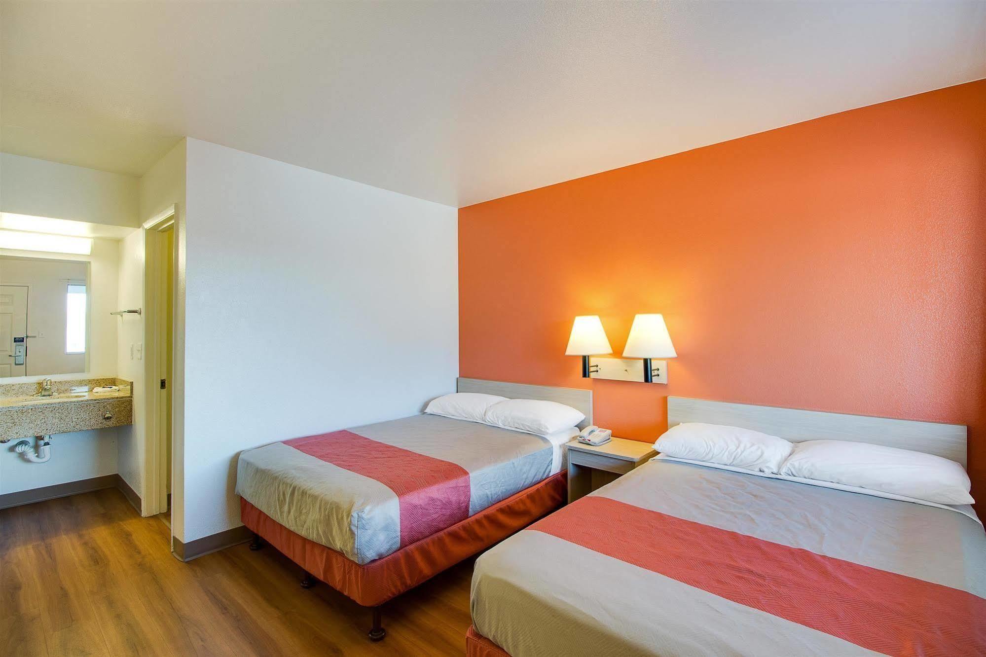 Motel 6-Phoenix, Az - East エクステリア 写真
