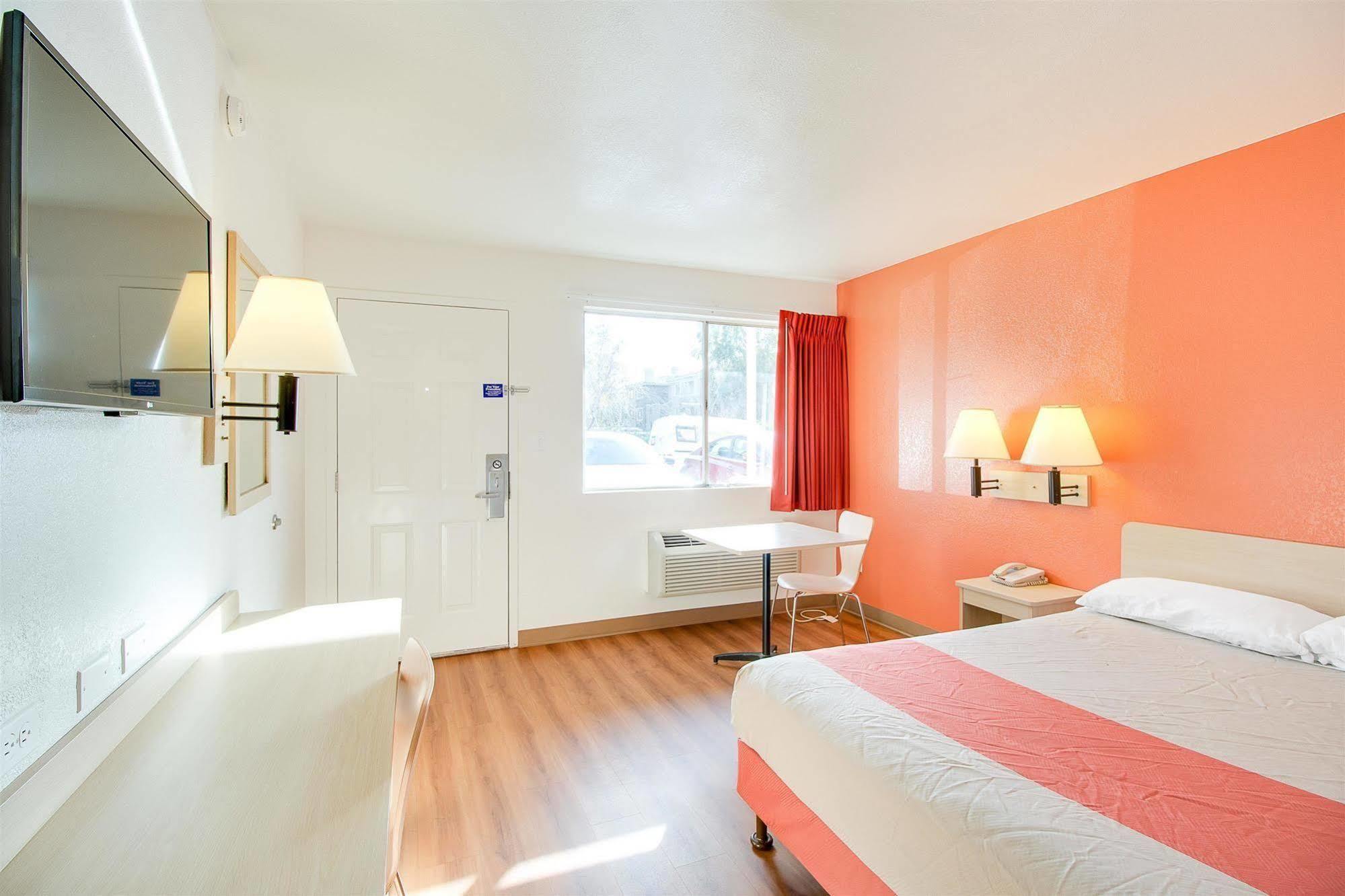 Motel 6-Phoenix, Az - East エクステリア 写真