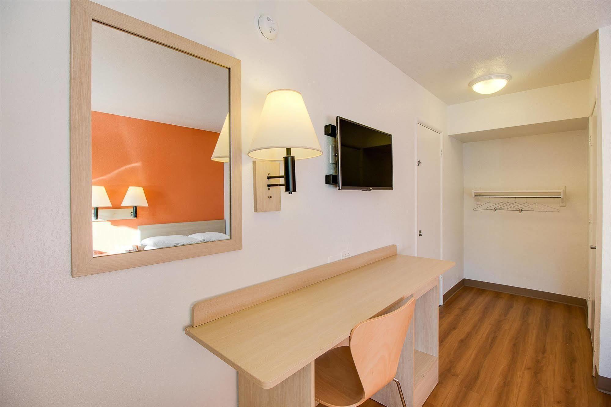 Motel 6-Phoenix, Az - East エクステリア 写真