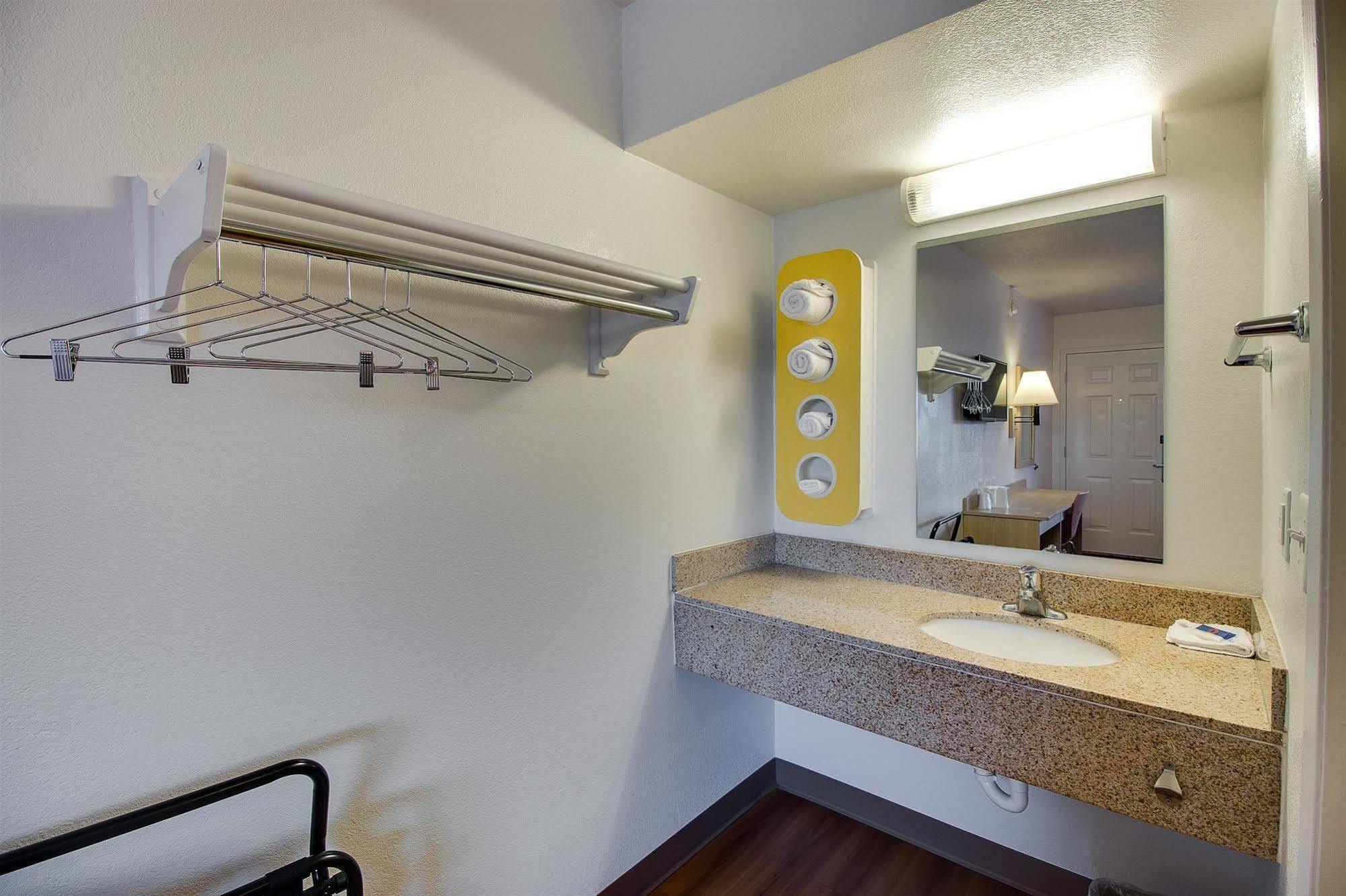 Motel 6-Phoenix, Az - East エクステリア 写真